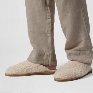 Parachute Home White Fuzzy Shearling Wool Clogs Slippers Size 11